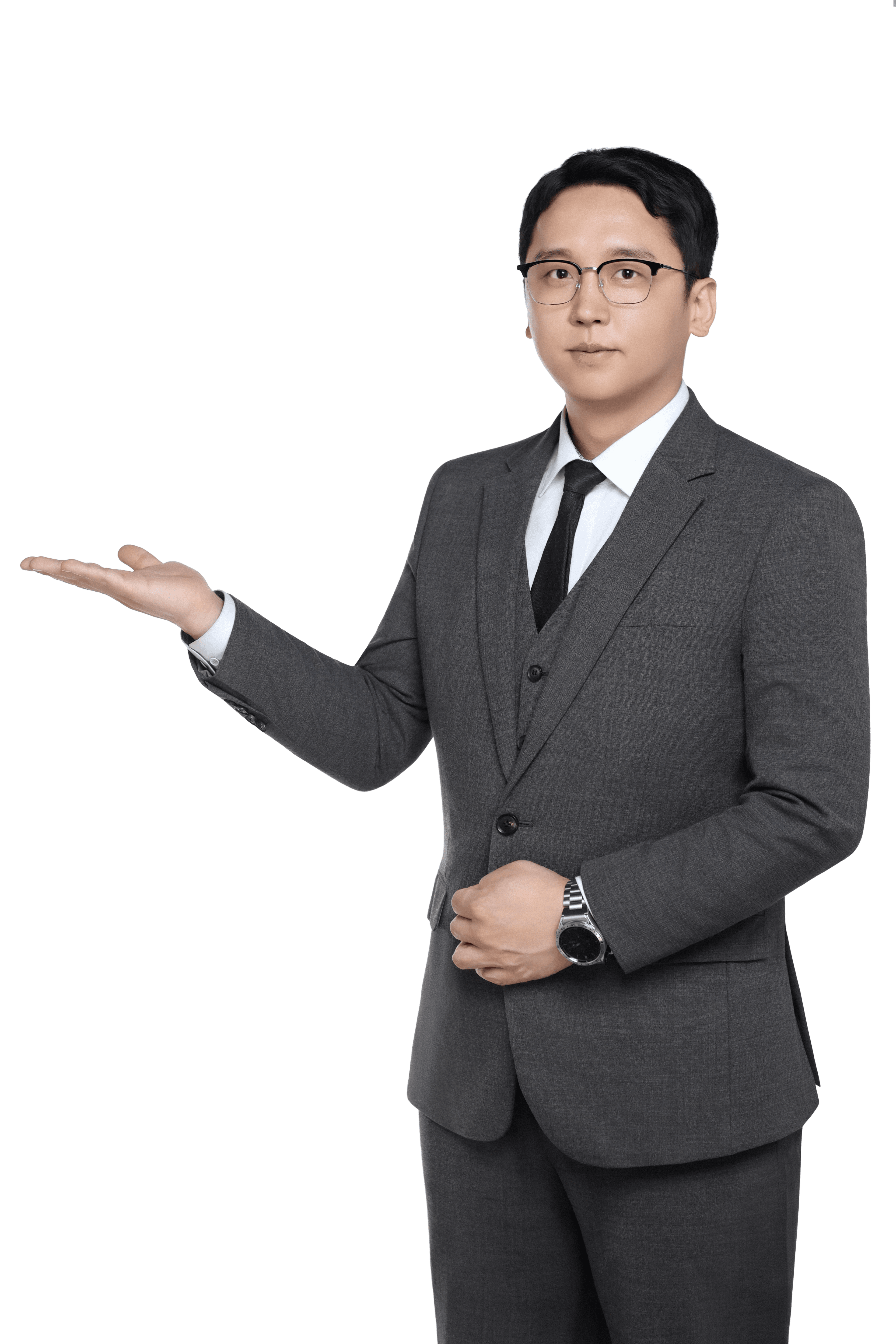 정장 차림으로 손을 펼쳐 설명하는 우영식 후보
